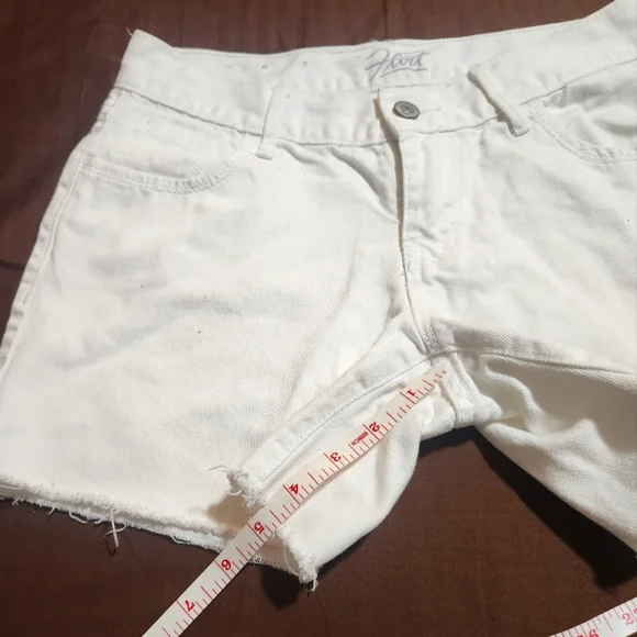 EUC Old Navy jean shorts - Picture 5 of 7